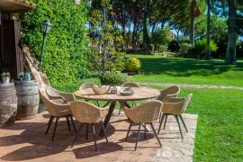 Jak wybrać stoły i krzesła ogrodowe?