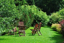 Jak nie zagracić ogrodu, czyli funkcjonalne meble ogrodowe