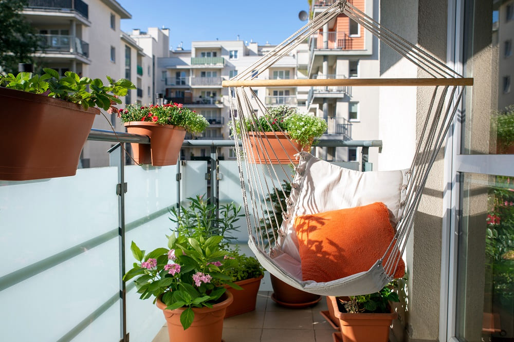Jakie są najlepsze kwiaty na słoneczny balkon?